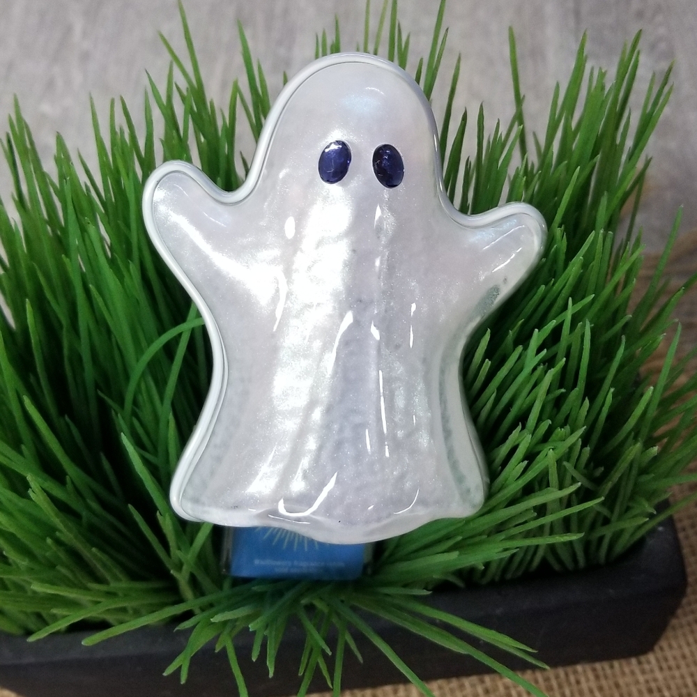 BBW Ghost Wallflower Light Up plug in Nightlight